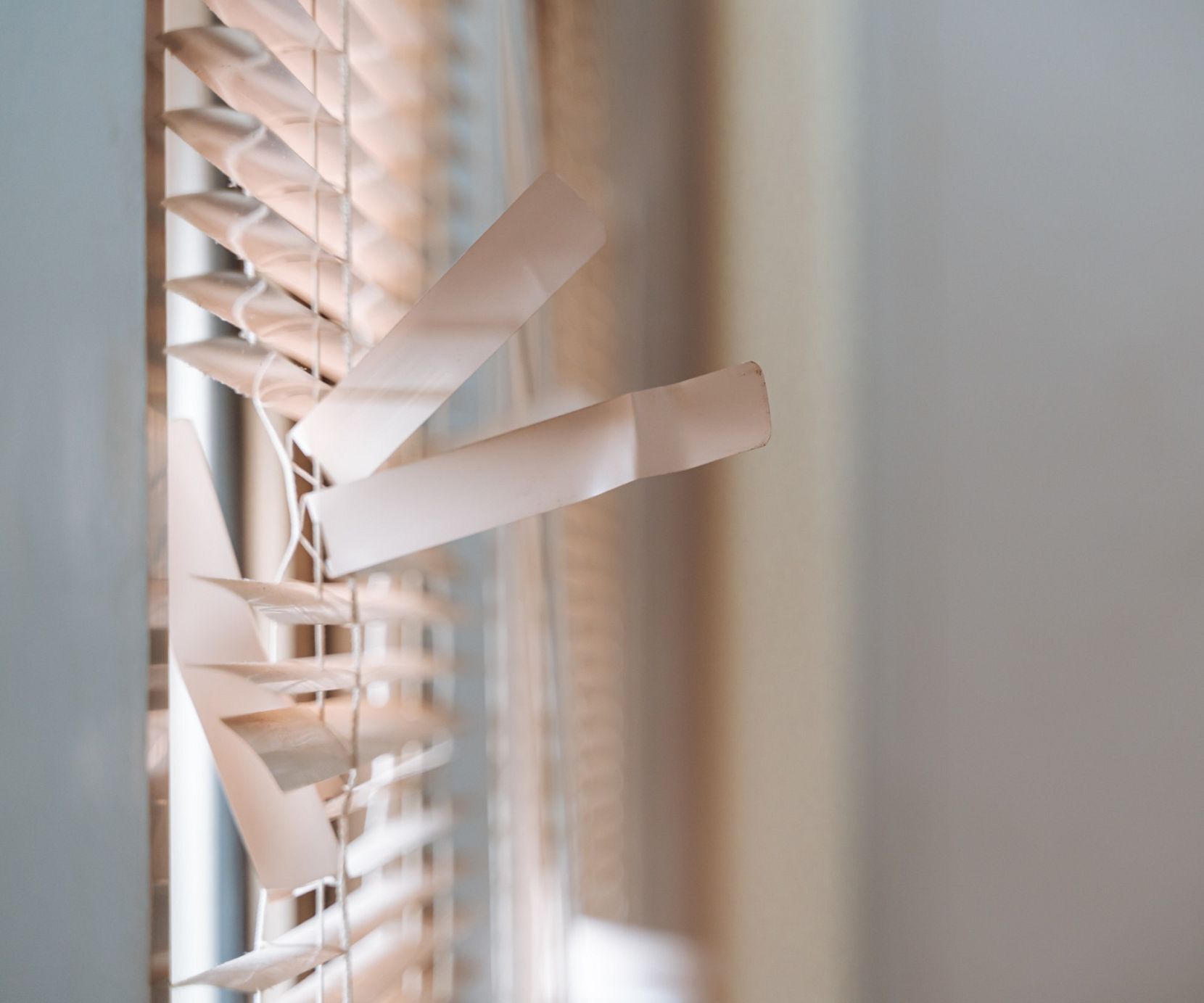 Jak opravit žaluzie a rolety aneb oprava lehkých závad a výměna řetízku u žaluzií