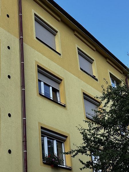 Montáž vnitřních a venkovních rolet