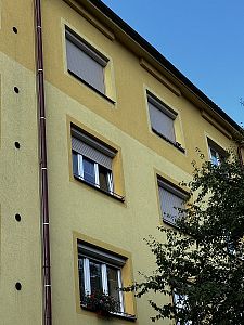 Montáž venkovních rolet pro SVJ na sídlišti Dukla v Pardubicích