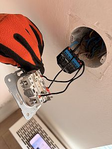 Výměna relé u elektrické screenové rolety na Žižkově
